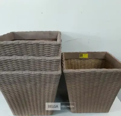 4 x Bloempot vierkant 40 x 40 x H 35 cm – kavel bij Belga Veilingen, Oudsbergen