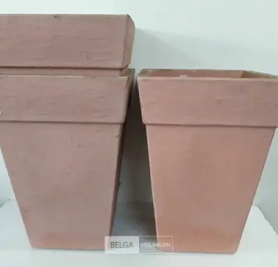 3 x Bloempot vierkant 40x40 cm H 55 cm – kavel bij Belga Veilingen, Oudsbergen