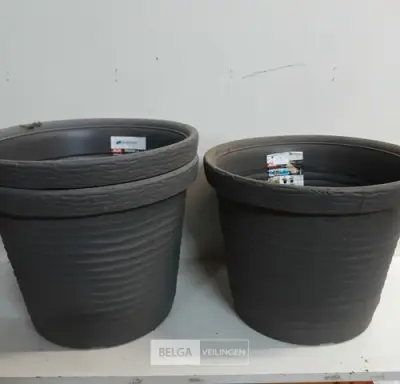 3 x Bloempot rond 38 x H32 cm – kavel bij Belga Veilingen, Oudsbergen