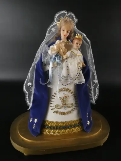 Religieus beeld - Madonna met Kind onder glazen stolp – kavel bij De Kringwinkel, Heverlee