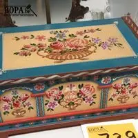 Houten beschilderd kistje – kavel bij BOPA Auctions, Hooglede