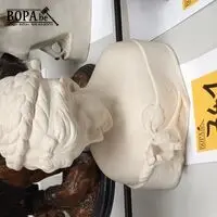 Buste van een dame in gips – kavel bij BOPA Auctions, Hooglede