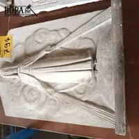 Religieuze tablet in gips – kavel bij BOPA Auctions, Hooglede