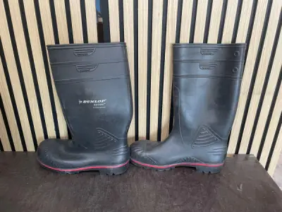 Dunlop Acifort Werklaarzen Zwart/Rood – Maat 44 – kavel bij XL Auctions