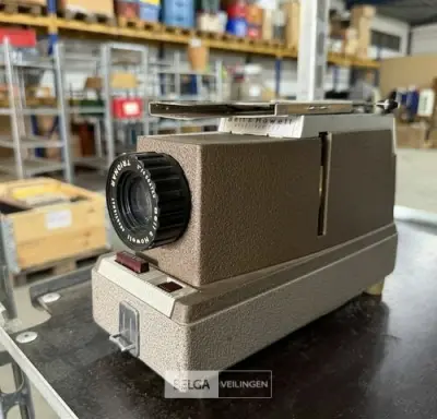 BELL & HOWELL diaprojector – kavel bij Belga Veilingen
