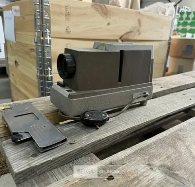 BELL & HOWELL diaprojector – kavel bij Belga Veilingen