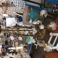 Luster in koper met bloemen in glas – kavel bij BOPA Auctions, Hooglede