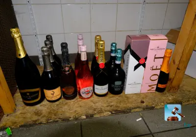 Set met flessen champagne en aperitieven – kavel bij Clicpublic