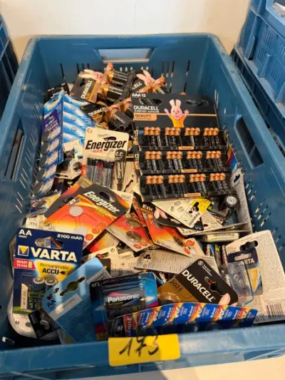 Een partij diverse batterijen – kavel bij Auctionline, Anderlecht