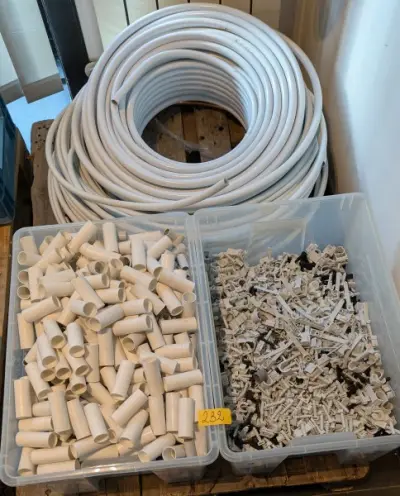 Een buis met mantel + bevestigingen en moffen – kavel bij Auctionline, Anderlecht