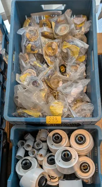 Een set inbouwfittingen en inbouwspots – kavel bij Auctionline, Anderlecht