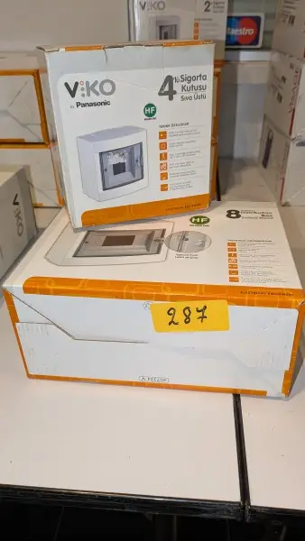 2 VIKO-zekeringkasten met 4 en 8 modules – kavel bij Auctionline, Anderlecht