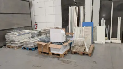 Een set winkelrekken – kavel bij Auctionline, Anderlecht