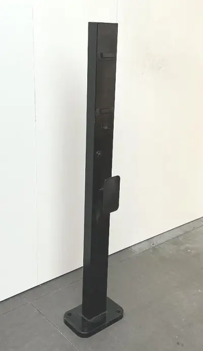 Universele Stalen Montagepaal voor Laadstation (1490 mm) – kavel bij Openbare Verkopen, Gullegem