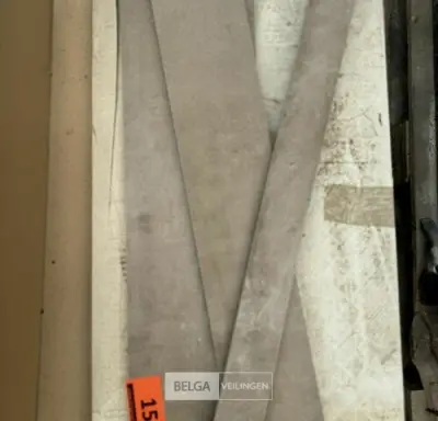 Pallet met div plinten – kavel bij Belga Veilingen, Lummen