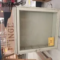 Vitrine kast – kavel bij BOPA Auctions, Tielt