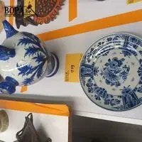 Kruik en bord Delft – kavel bij BOPA Auctions, Tielt