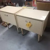 Vintage nachtkastjes. 2 stuks – kavel bij BOPA Auctions, Tielt