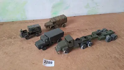 Lot diverse militaire vrachtwagens waaronder Solido – kavel bij Goeiendeal