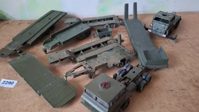 Lot diverse militaire diepladers en aanhangwagens – kavel bij Goeiendeal