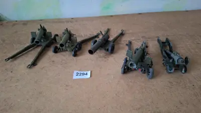Lot diverse militaire artilleriegeschut-en kanonmodellen – kavel bij Goeiendeal