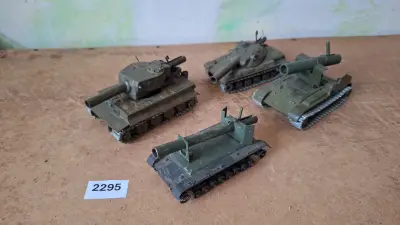 Lot diverse militaire tanks en gemechaniseerd geschut – kavel bij Goeiendeal