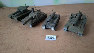 Lot diverse militaire tanks en zwaar geschut – kavel bij Goeiendeal