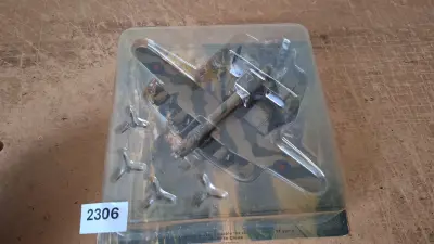 Miniatuurmodel Brits bommenwerpervliegtuig Handley Page Halifax in blisterverpakking – kavel bij Goeiendeal