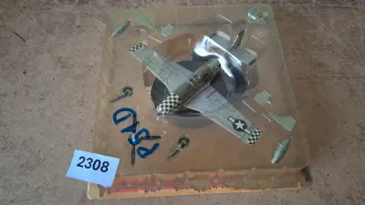 Miniatuurmodel Amerikaans jachtvliegtuig P-51 Mustang in blisterverpakking – kavel bij Goeiendeal