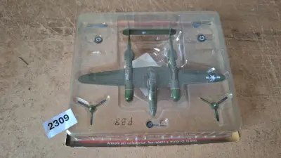 Miniatuurmodel Amerikaans jachtvliegtuig P-38 Lightning in blisterverpakking – kavel bij Goeiendeal