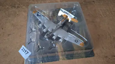 Miniatuurmodel Amerikaans bommenwerpervliegtuig B-17 Flying Fortress in blisterverpakking – kavel bij Goeiendeal