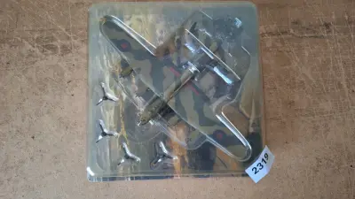 Miniatuurmodel Brits bommenwerpervliegtuig Handley Page Halifax in blisterverpakking – kavel bij Goeiendeal