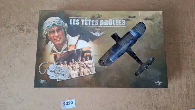 DVD-box Les Têtes Brûlées Volume 1 met miniatuurvliegtuig Corsair – kavel bij Goeiendeal