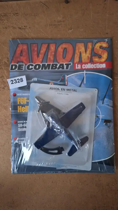 Editions Atlas miniatuurmodel Amerikaans jachtvliegtuig F6F Hellcat met begeleidend tijdschrift – kavel bij Goeiendeal