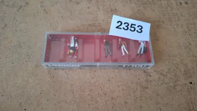 Preiser, Reizigers en passanten, Schaal 1:100 – kavel bij Goeiendeal