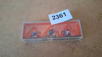 Preiser, Mopedrijders – kavel bij Goeiendeal