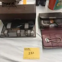 Verzorgingssets. 2 stuks – kavel bij BOPA Auctions, Tielt