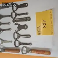 Flessenopeners met reclame. 13 stuks – kavel bij BOPA Auctions, Tielt