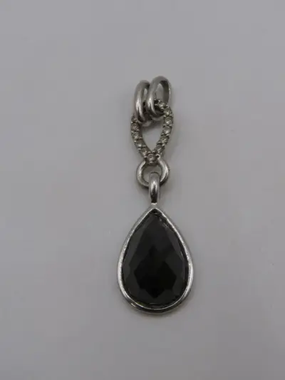 Zilveren Hanger met Zwarte Zirconia – kavel bij De Kringwinkel, Diest