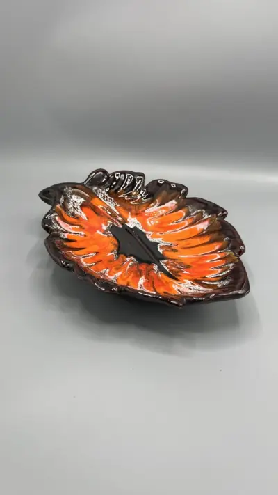 Keramische bladschaal vintage Fat Lava sierschaal met vlammend glazuur – kavel bij De Kringwinkel, Oostkamp