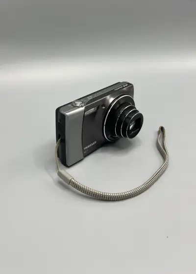 Digitale compactcamera Traveler SZ 7 met 7x optische zoom en toebehoren – kavel bij De Kringwinkel, Oostkamp