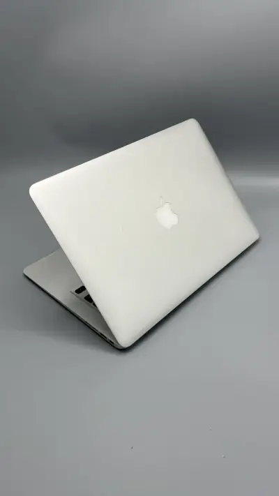 Laptop Apple MacBook Air 2017 13-inch i5 8GB met lader – kavel bij De Kringwinkel, Oostkamp