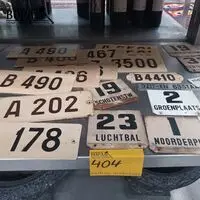Lot metalen en emaille bordjes. 25 stuks – kavel bij BOPA Auctions, Tielt