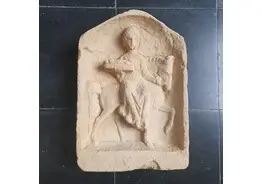 replica fresco Vrouw op paard – kavel bij Desvo Veilingen, Oudenburg Stad Oudenburg- Opruiming Stad