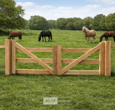 Landhekwerk poort, afm 300cm breed x 100/135cm hoog – kavel bij Belga Veilingen, Lummen