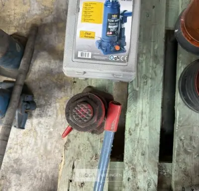 Hydraulische potkrikken (2x) – kavel bij Belga Veilingen, Zonhoven