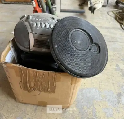 Tom-Tec boombox / autospeaker / telefoontoestellen – kavel bij Belga Veilingen, Zonhoven
