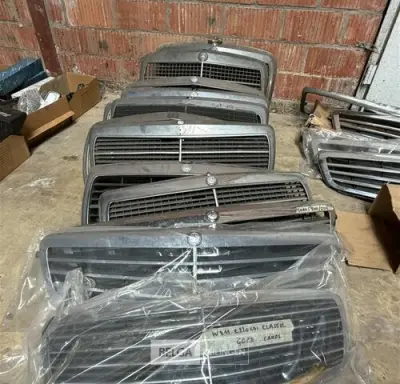 13x Grilles Mercedes personenauto – kavel bij Belga Veilingen, Zonhoven