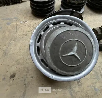 ± 18x div sierdeksels Mercedes – kavel bij Belga Veilingen, Zonhoven