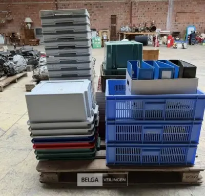 Pallet div plooibakken en bakken – kavel bij Belga Veilingen, Zonhoven